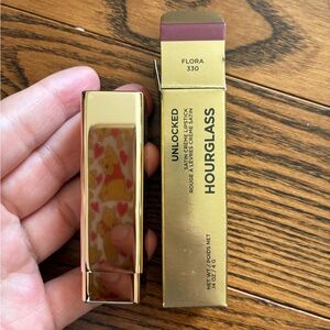 Hourglass Unlocked™ Satin Crème Lipstick | Flora 330 4g